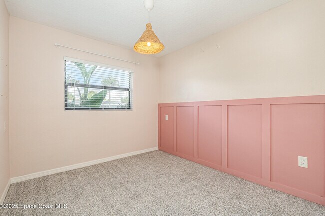 Building Photo - 320 Nelson Dr