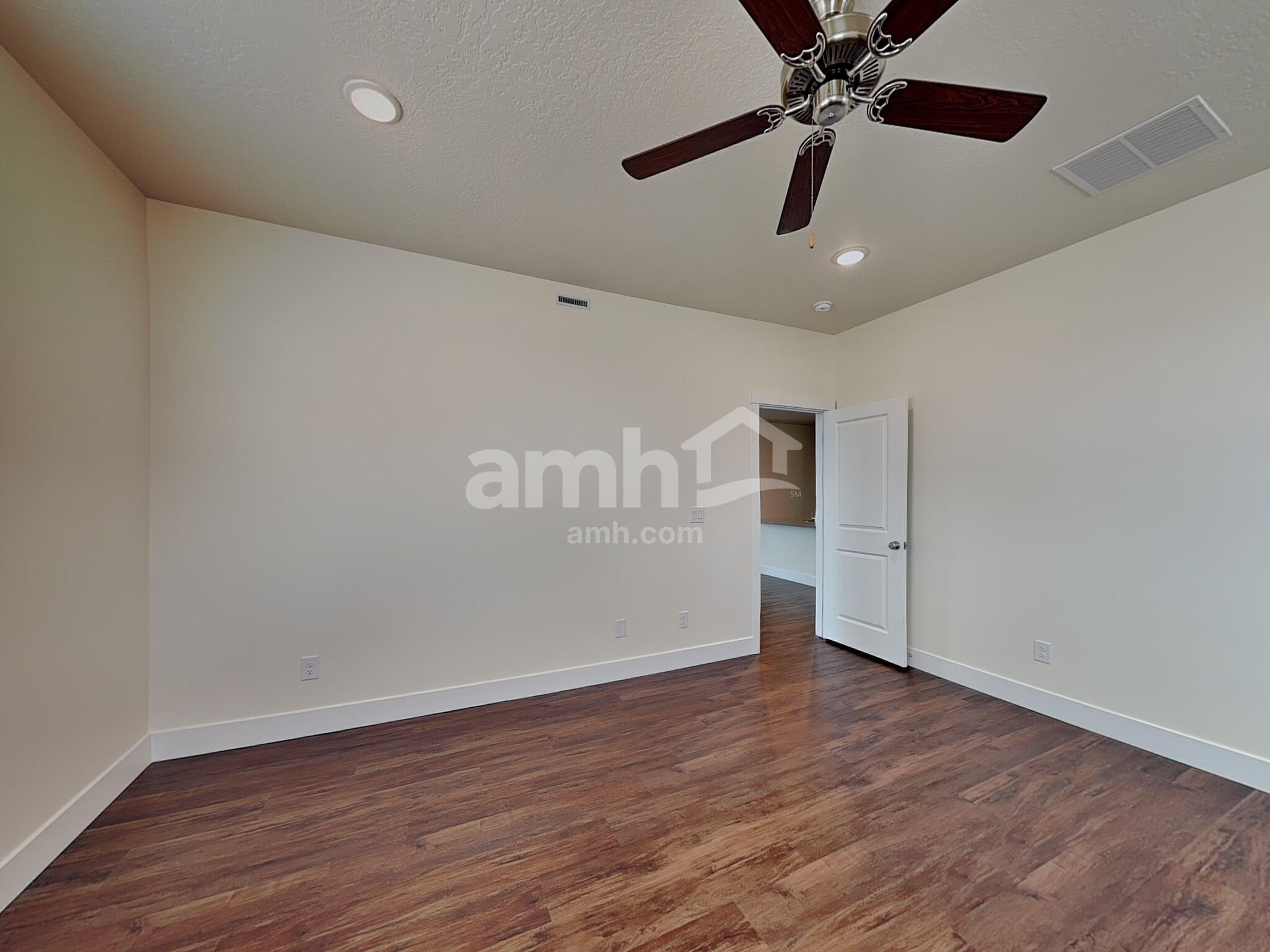 Building Photo - 2990 N Vigo Ave