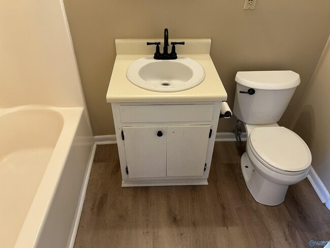 Building Photo - 1422 Humes Ave NE