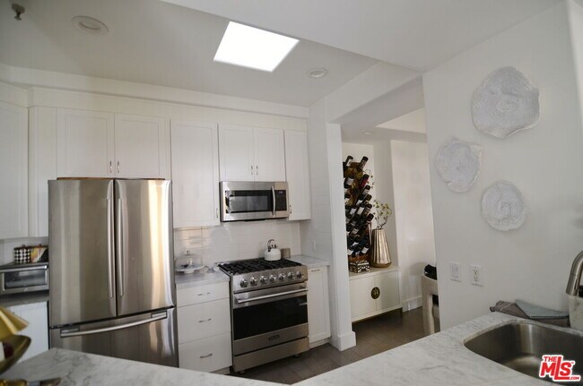 Building Photo - 5703 Laurel Canyon Blvd