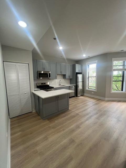 Building Photo - 2 bedroom in Chicago IL 60614