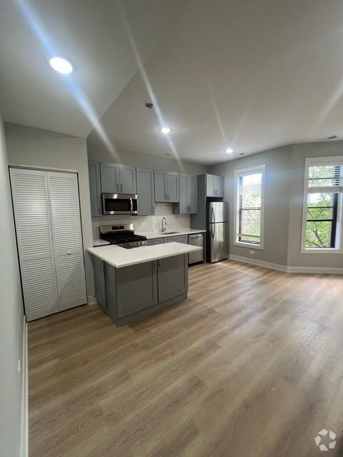 Building Photo - 2 bedroom in Chicago IL 60614