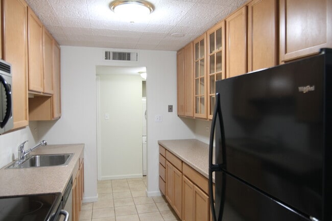 Building Photo - 960 Beau Dr