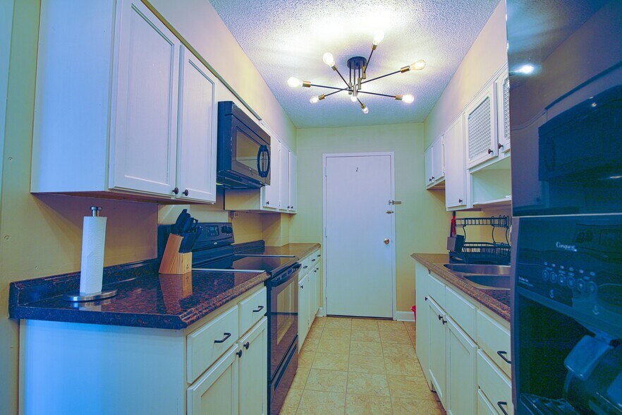 Kitchen - 3080 Walnut Grove Rd