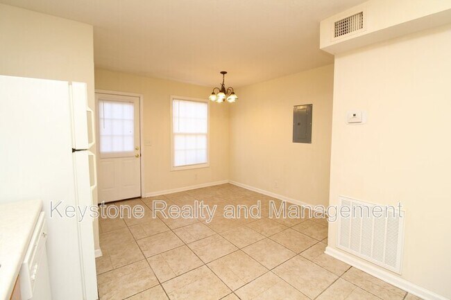 Building Photo - 2300 Raleigh Ct