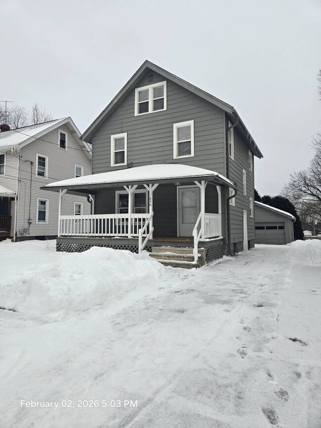 Building Photo - Charming 3-Bedroom Property in Prime Location