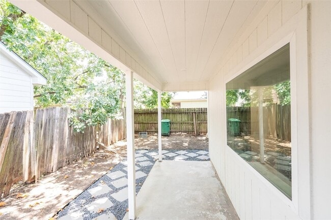 Building Photo - 13155 Pebblewalk Cir S
