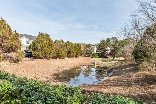 Building Photo - Spacious, end-unit townhome in North Raleigh!