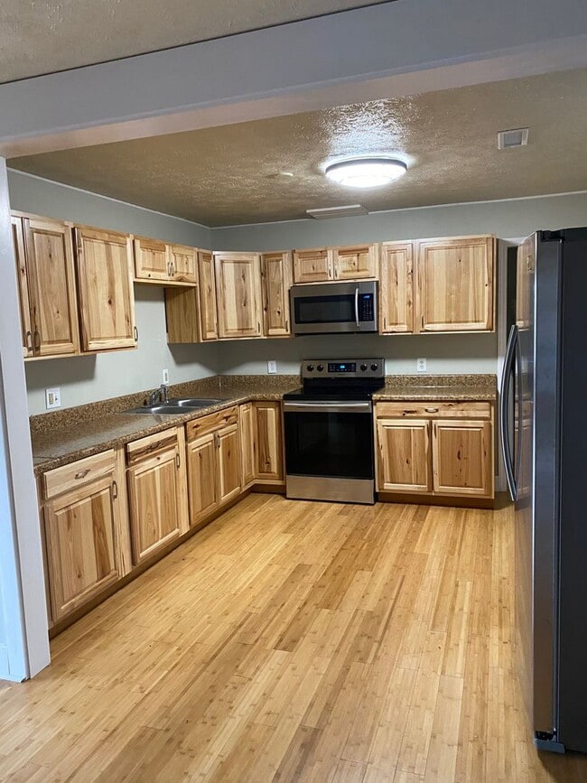 Building Photo - 5 Bedroom, 2.5 Bathroom house, Super convenient location! Arden