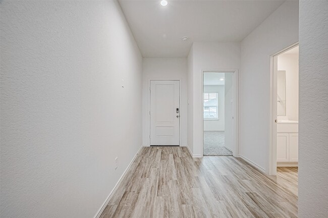 Building Photo - 5034 Balcolm Dr