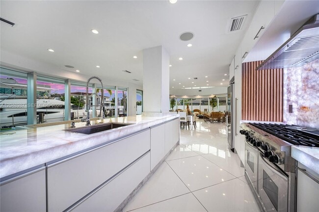 Building Photo - 3344 NE 167th St