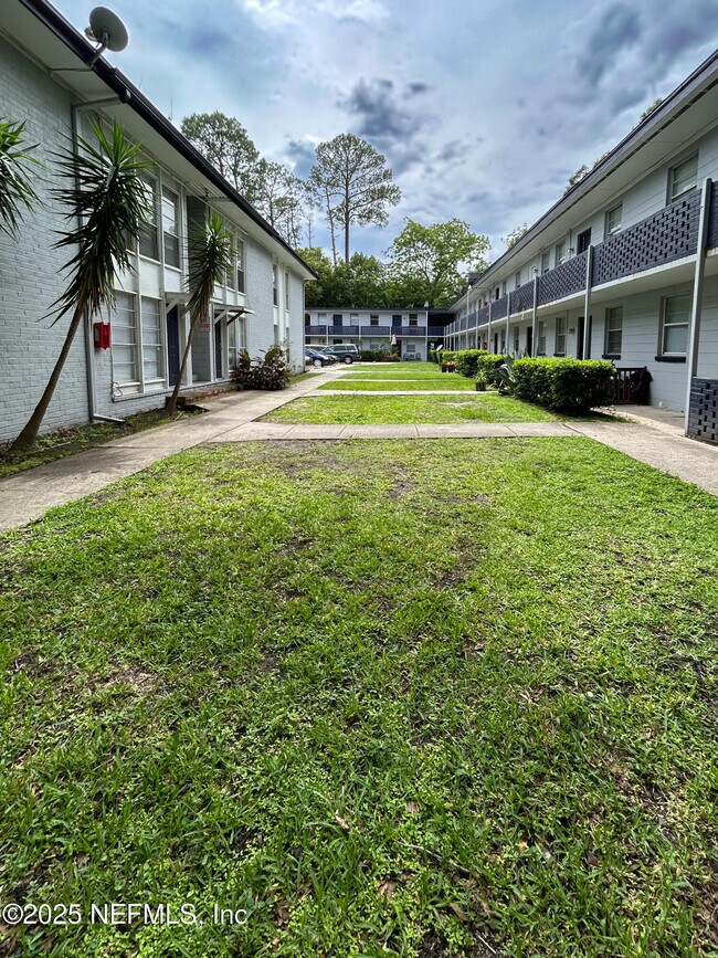Building Photo - 1122 Woodruff Ave