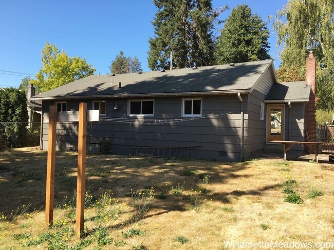 Building Photo - Charming Updated 3 Bedroom Home with A/C, Garage & Fenced Backyard in South Salem