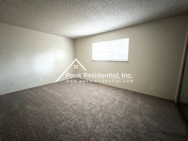 Building Photo - Charming 2 bd/1 ba Citrus Heights Duplex!