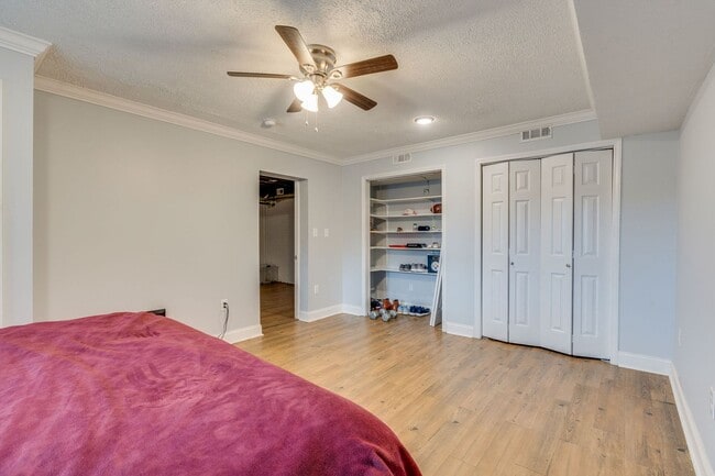 Building Photo - 4 Bedroom / 4 Bath Home for Rent! Kingspor...