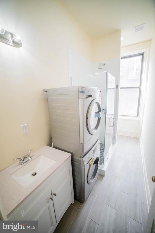 Building Photo - 269 S 17th St