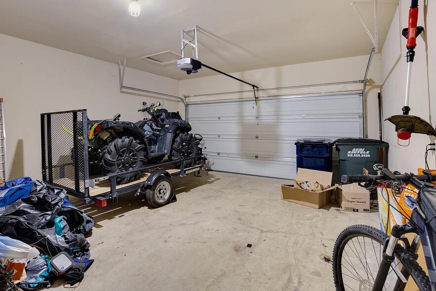 Building Photo - Room in House on Rancho Verde Dr