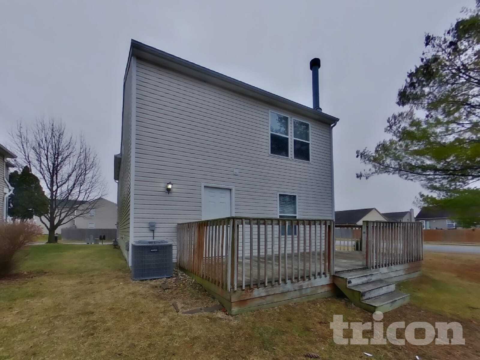 Building Photo - 1296 Edgewater Dr