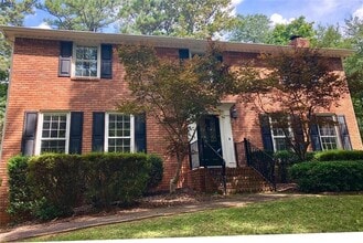 Building Photo - 2408 Crooked Tree Ct NE