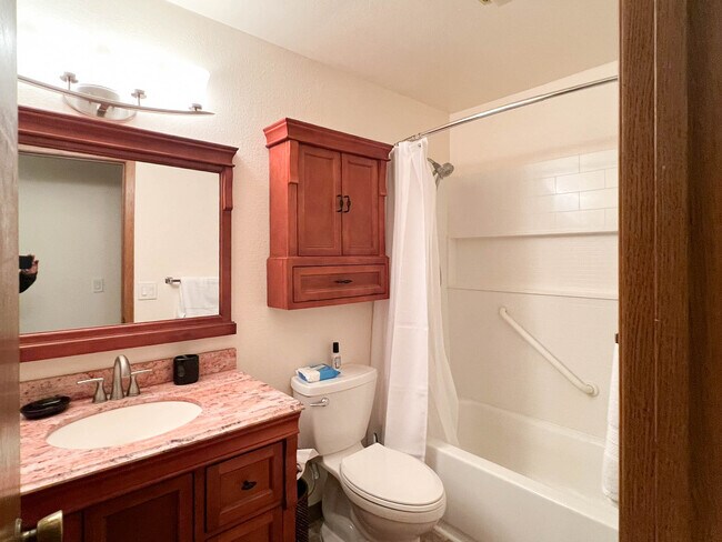 Building Photo - 1170 Denali St