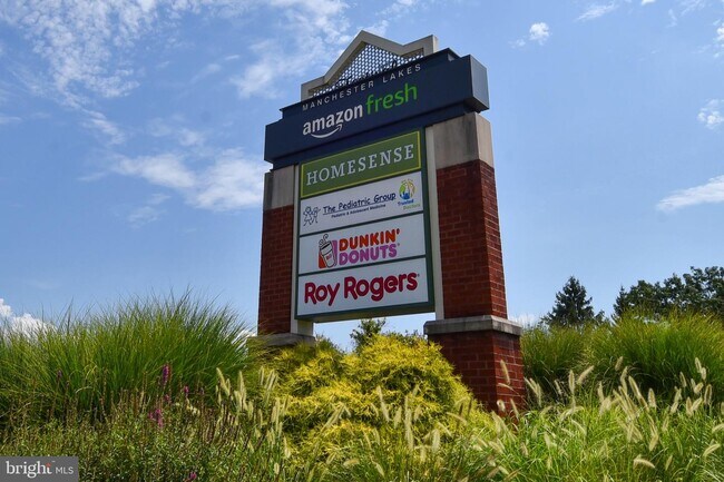 Building Photo - 6905 Victoria Dr