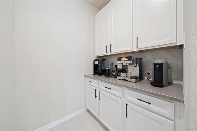 Building Photo - 2093 Almassera Dr