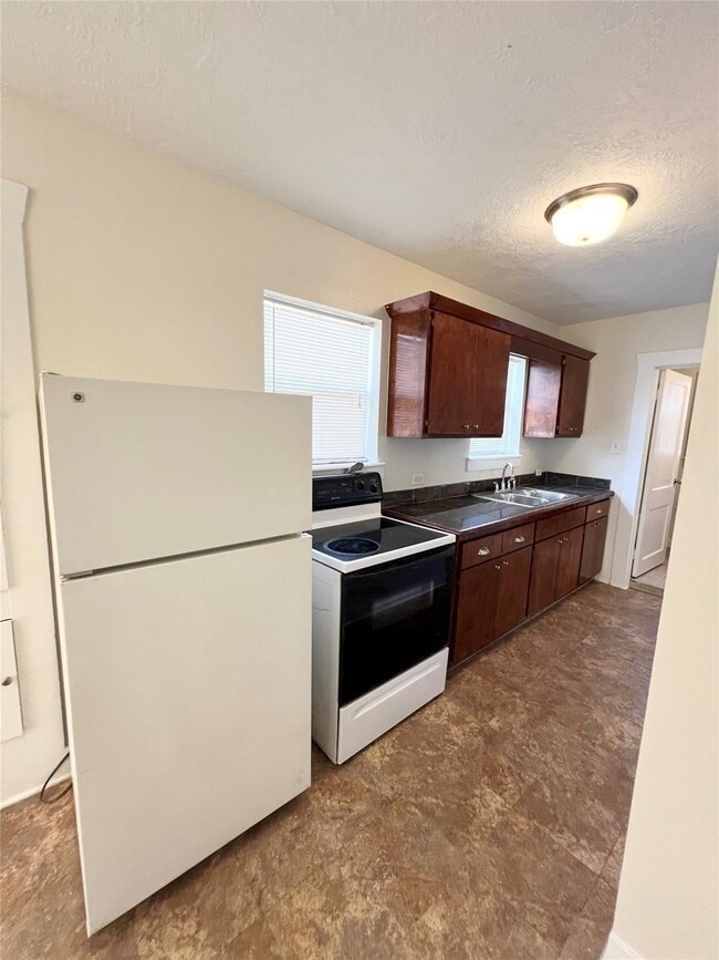 Building Photo - 101 W 12th St