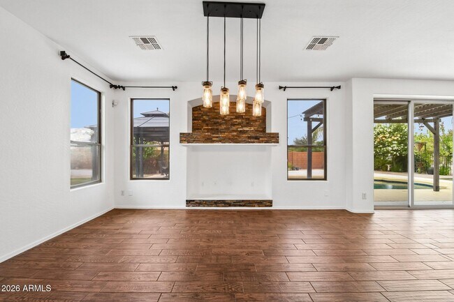 Building Photo - 2801 E Lindrick Dr