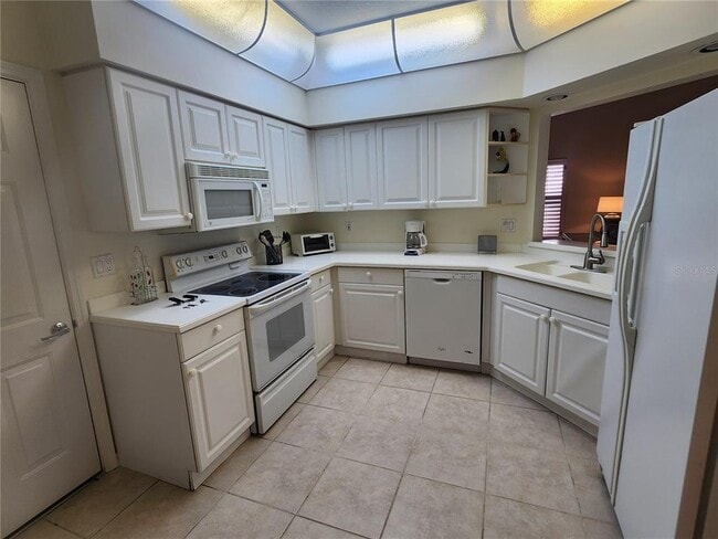 Building Photo - 6566 Fairway Gardens Dr