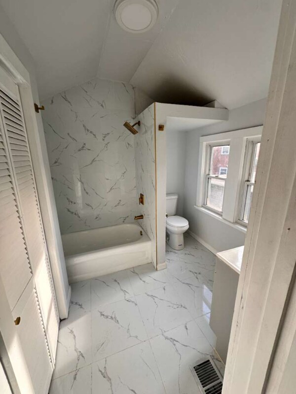 Building Photo - 165 Highland Ave