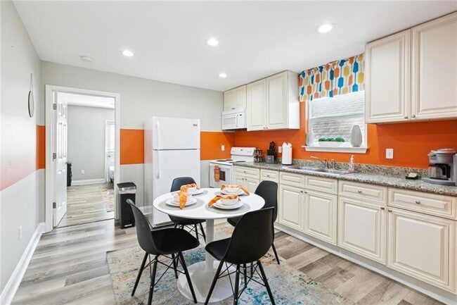 Building Photo - 706 Franklin Ave