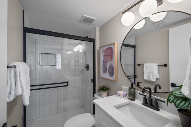 Building Photo - 621 Highland Park Dr