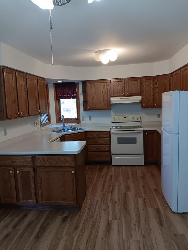 Building Photo - 2651 Stanbrook St
