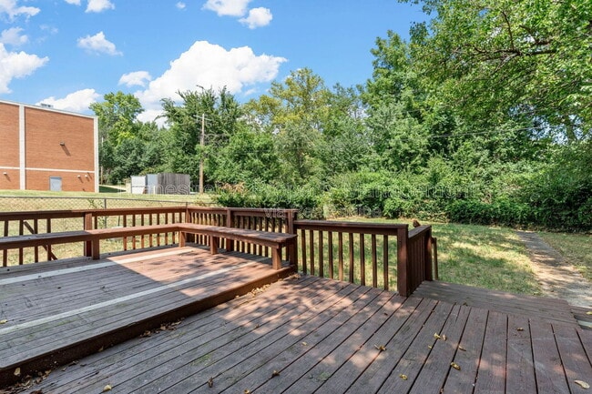 Building Photo - 2633 Avie Dr