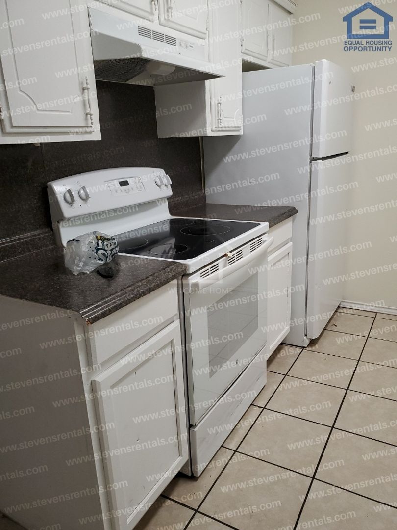 Building Photo - 2111 NW Lindy Ave