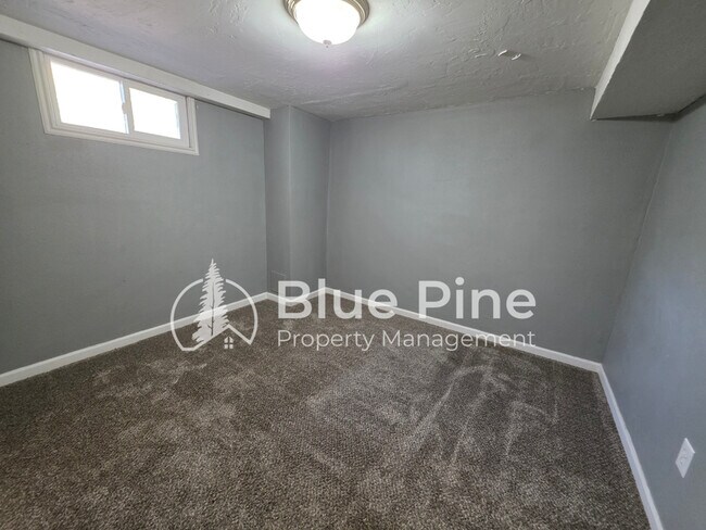 Building Photo - 328 11th St