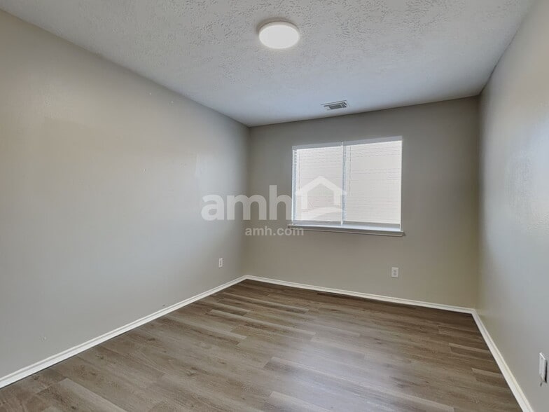 Building Photo - 7222 Winter Song Dr