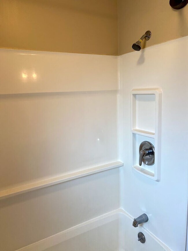 Building Photo - Well Kept Duplex in the Shaler Area