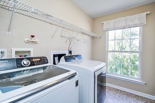 Building Photo - 545 Smoothstone Dr