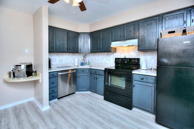 Building Photo - 620 Knapps Hwy