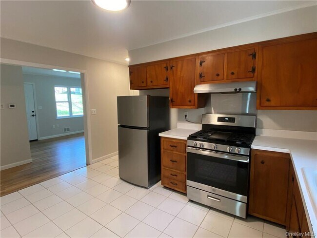 Building Photo - 18 Mountain Rd