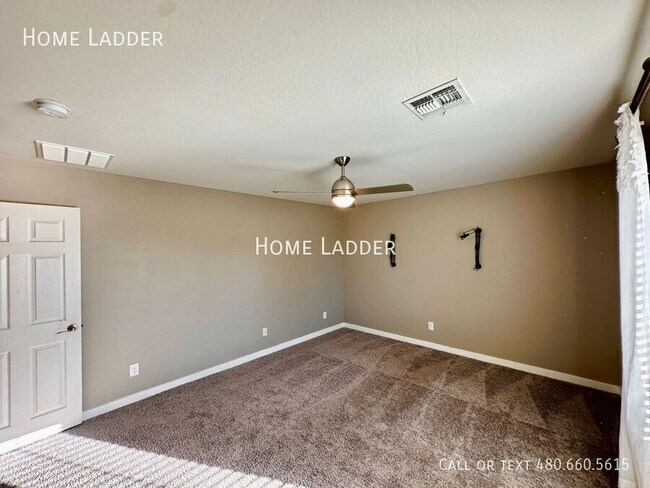 Building Photo - 33343 N Mildred Ln
