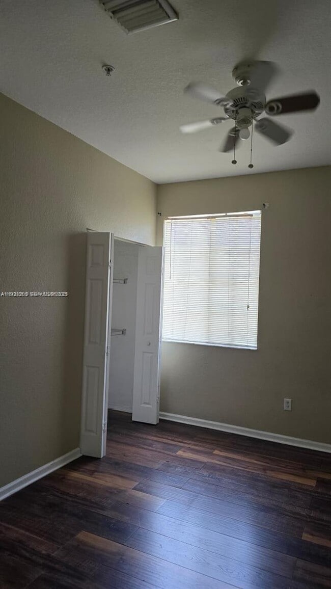 Building Photo - 2002 Freeport Dr