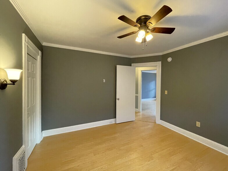 Primary Bedroom - 533 W Water St