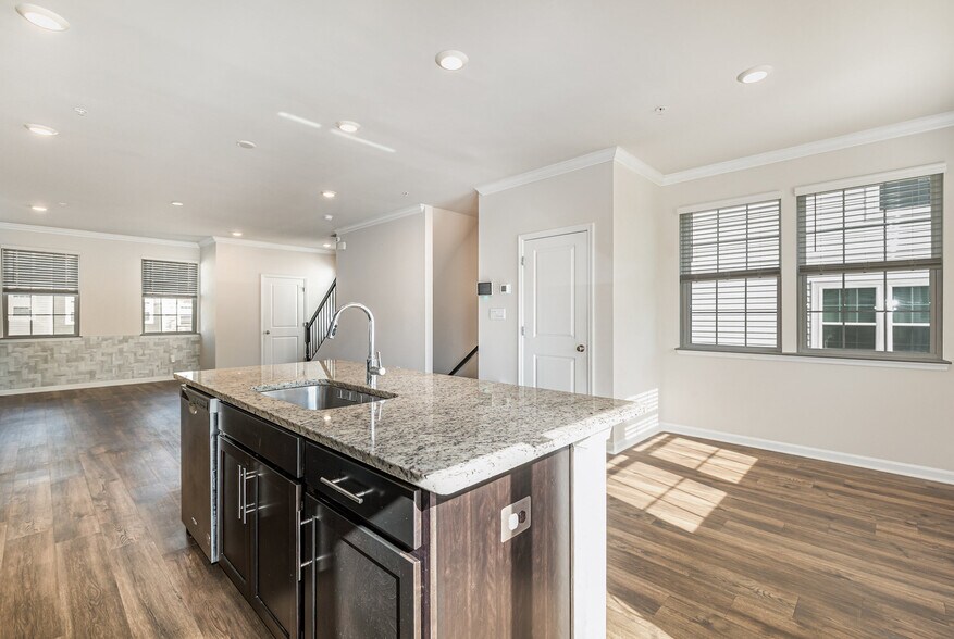 Building Photo - 5063 Silver Oak Dr