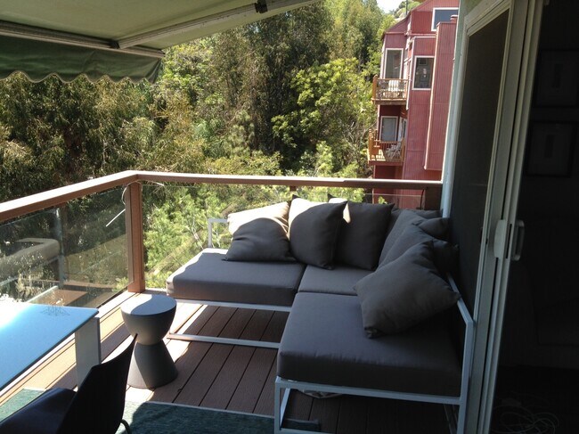 Building Photo - 7020 Pacific View Dr