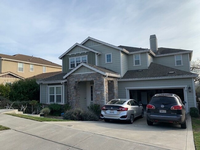 Building Photo - Stunning Five Bedroom Newer Napa Home