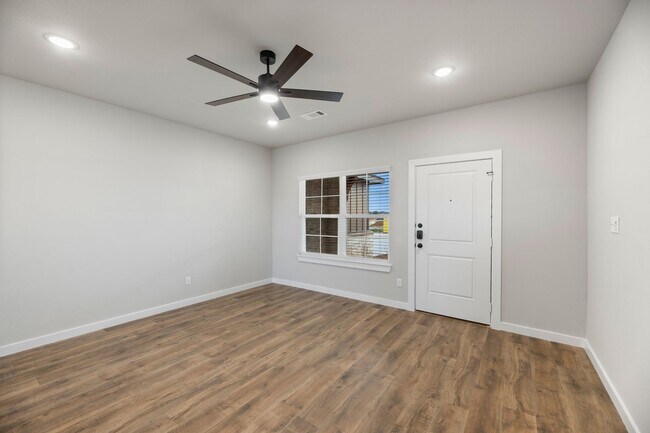 Building Photo - 4264 Clovis St