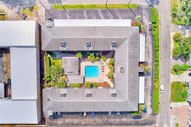 Building Photo - 215 Valencia Blvd
