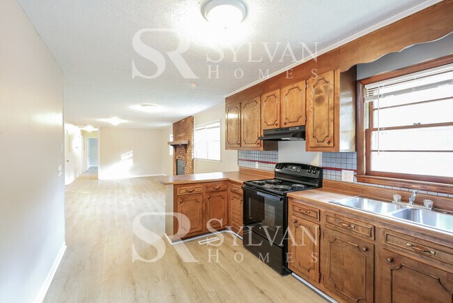 Building Photo - 413 Boling Rd